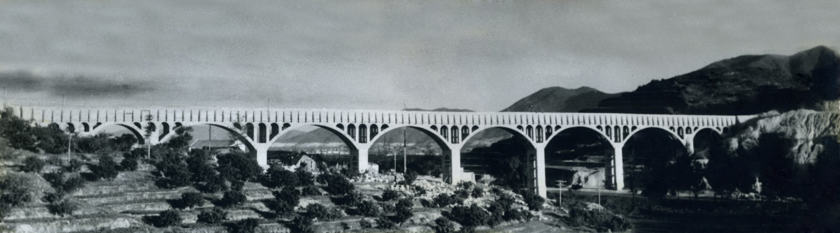 1.风吹岭渡槽，长195米，最大墩高12米，流量12立方米  每秒  70页